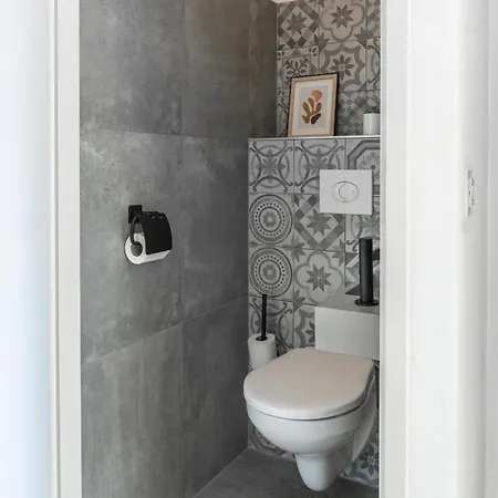 Prime Location W Wifi & Near Poppodium 013 *