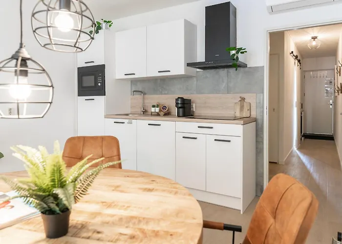 Prime Location W Wifi & Near Poppodium 013