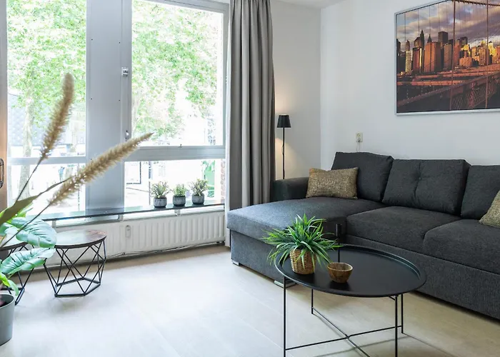 Prime Location W Wifi & Near Poppodium 013 Διαμέρισμα *