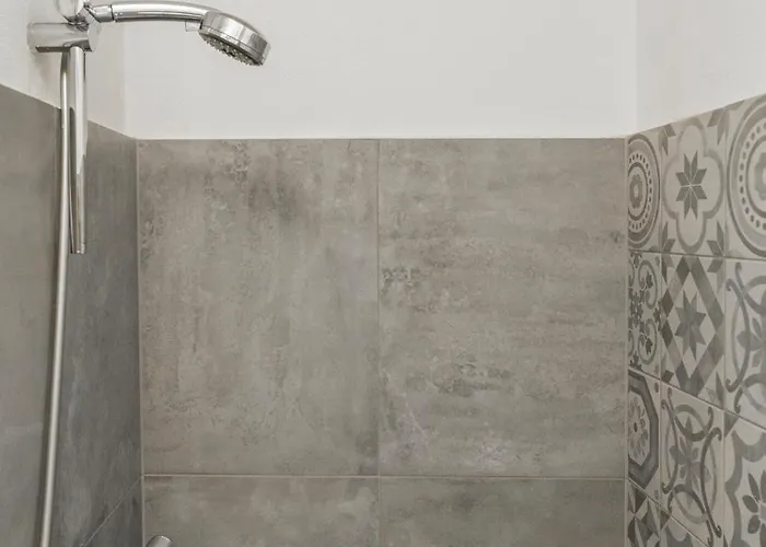 Prime Location W Wifi & Near Poppodium 013