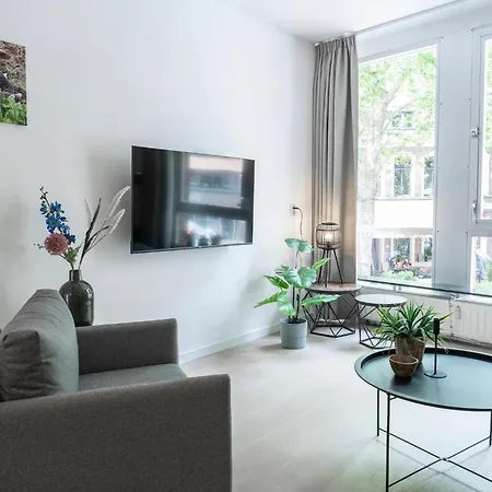 Prime Location W Wifi & Near Poppodium 013 아파트