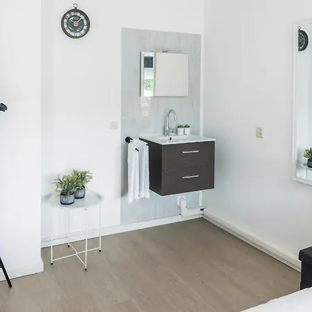 Prime Location W Wifi & Near Poppodium 013 * 튈뷔르흐