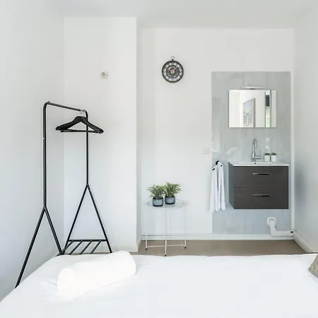 Prime Location W Wifi & Near Poppodium 013