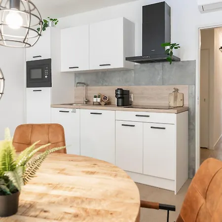 Prime Location W Wifi & Near Poppodium 013