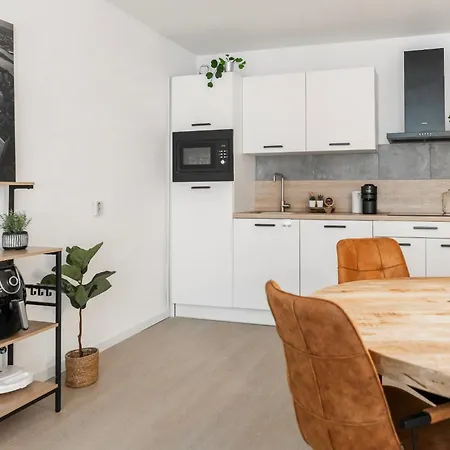 Prime Location W Wifi & Near Poppodium 013 아파트