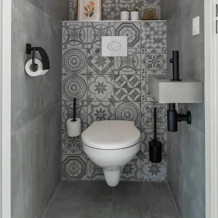 Prime Location W Wifi & Near Poppodium 013 *