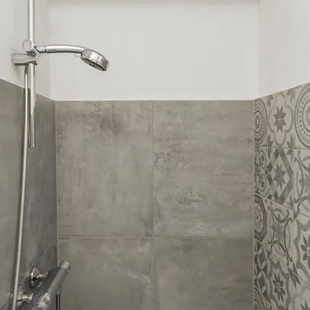 Prime Location W Wifi & Near Poppodium 013